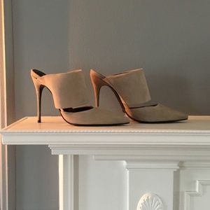 SCHUTZ Quereda Pointy Toe Mule